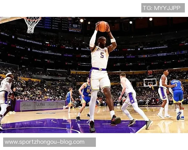 艾顿本季面对顶级内线表现出色7战全胜场均18分10篮板命中率高达72