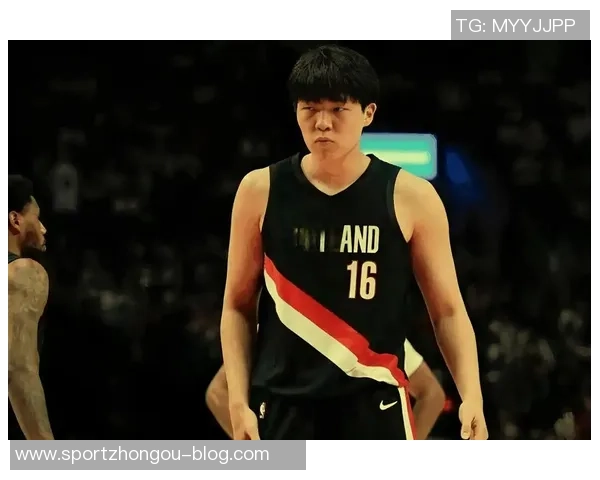 迈阿密球迷与杨瀚森偶遇合影网友呼吁保护他避免网络暴力 迈阿密球迷与杨瀚森偶遇合影网友呼吁保护他避免网络暴力